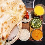 Himalayan Zen - レディースセット。カレー2種にお肉、ドリンクが選べます