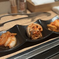 焼肉 黒田 - キムチ3種盛り合わせ
