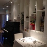 リストランテ サクラ - 2014.10 ピアノの置かれた店内