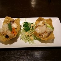 雅苑酒家 本店 - カゴ入りオホーツクの帆立入り海鮮炒め