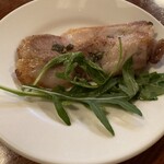 OSTERIA il FUOCO - 取り分けると肉の中にハーブが詰められています