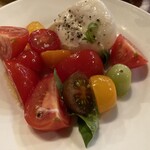 OSTERIA il FUOCO - 小分けすると数種類のトマトが入ってることがわかります