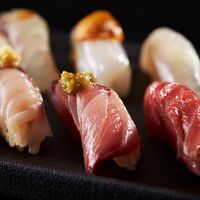 《特上にぎりセット》選び抜かれた旬の贅沢と伝統の格を...