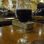 ビストロ パラディ - 2014.10)たまらず赤ワインをグラス（４５０円）でいただきました