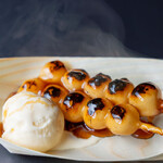 瓦そば柳屋 - テイクアウトのみたらし団子も人気です。まち歩きのお供にお楽しみください。