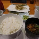 栗天 - ご飯も汁も美味しく、おかわりできるようでした。