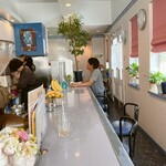 Ami - 店内　※(かなり)縦長のお店です