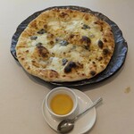 アマルフィイ ノベッロ - クワトロフォルマッジ 蜂蜜添え