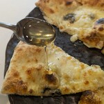 アマルフィイ ノベッロ - クワトロフォルマッジ 蜂蜜添え