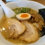 らーめんと石焼めし 若虎 - とんこつあっさり（バリかた）