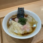飯田商店 - わんたん入り醤油チャーシューメン