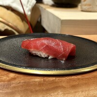 鮨 りかく - マグロの赤身にぎり