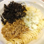 麺処 にぼし香 - 背脂の和え玉