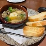 わたなべ鮮魚店 - 牡蠣とカマンベールのアヒージョ