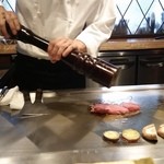 宮崎牛鉄板焼ステーキ 心斎橋みやちく みやざき館 - 