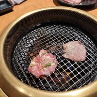 ホルモン焼肉 富や 栄店 - 塩タン