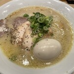 鶏そば  ムタヒロ 2号店 - 濃厚鶏白湯そば　950円（2025年9月）