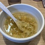 麺や独歩 - キンキンに冷やされた、クリアなつけ汁