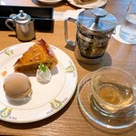 万平ホテル カフェテラス - 連れのアイスつきのやつ