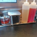 東京油組総本店  富山組 - 麺が温かいうちに、ラー油と酢をまぜるべし！