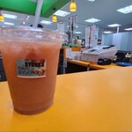 フルーツガーデン 旬果 - JR可部線緑井駅から徒歩2分のラクア緑井の1階にある「Fruit Garden 旬果」さん
九州屋果物店に併設のジューススタンド
開業時期不明、運営は株式会社九州屋【1976年設立、本社:東京都】