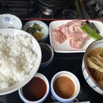 観光センター くるす - 熊鍋定食＋鶏焼き定食
3500円＋1100円