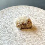 プレゼンテ スギ - オーブンで香ばしく焼かれた鱧。油を極力控えた調理法を駆使し、鱧の旨味を凝縮した、まさにスーパー鱧！