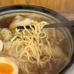 ワンタンメンの満月 - ちぢれ