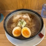 ワンタンメンの満月 - 料理写真:アツアツ