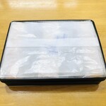 ツッカベッカライ カヤヌマ - 缶の蓋を開けた所。この状態で既に美味しい香りがダダ漏れ(＊´ Ａ｀＊)ノ♡