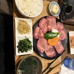 焼肉 Dining&Bar ハチハチ - 