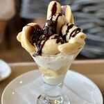 大熊 デザート倶楽部 - バナナとチョコのパフェ