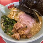 山岡家 - 料理写真:醤油ネギチャーシュー＋ほうれん草＋のり＋コロチャ