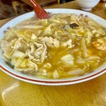 松屋食堂 - どんぶりの横から見ると、このように盛り上がってます。