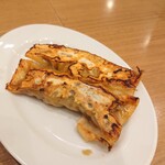 紅虎餃子房 - 鉄鍋棒餃子２本