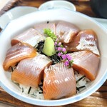 十和田食堂 - ひめます漬け丼。ピカピカに輝いています。