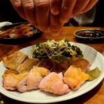 ご当地酒場 長崎県五島列島 小値賀町 - あぜﾁｬﾝがレモン絞ってくれてます♡