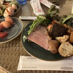 Hyatt Regency Waikiki Beach Resort and Spa - 