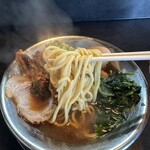 RAMEN HITONI YASASHIKU - 【煮干あっさり＝中太ストレート麺】