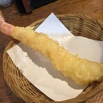 長竿亭 - 連れ合いが頼んでいた海老天(400円)です。うまそうに食べていました。