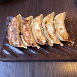 AKIHA麺屋 粋翔 - 今日は5個。　餃子。