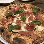 ピッツェリア・ヴィノテカ・イル・ペコリーノ - 〈プロシュート・エ・フィキ〉