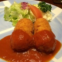 赤坂 津つ井 総本店 - カニクリームコロッケ