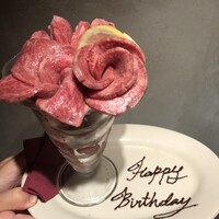 ～焼肉屋のお祝いは焼肉で！BarBiesの極上和牛で造る肉パフェプレート～