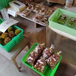 丹三郎 - 入り口の門の販売所