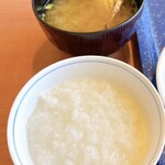 いなとり荘 - 優しいお粥で美味しかったです。カニのお出汁がしっかりしたお味噌汁も美味しかった！