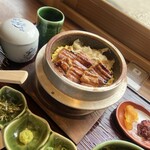 あなご飯 津田 - あなご飯（出汁と醤油で炊いた御飯にあなごの蒲焼をのせたもの）