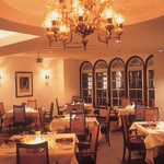 Restaurant Keiki - 夜はキャンドルの炎が温かな落ち着いた雰囲気の中、ゆったりと素敵な時間をお過ごしください