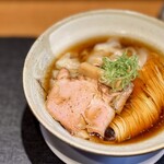 柴崎亭 - 醤油中華そば（わんたん5個）