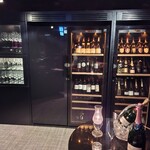 瀬里奈 - シャンパン等を冷やす冷蔵庫です。